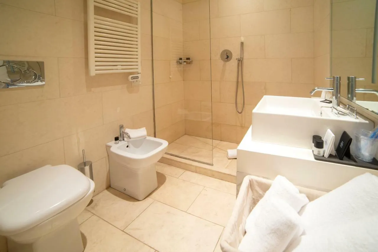 Rooms Milano Duomo 2*, Mailand Italien
