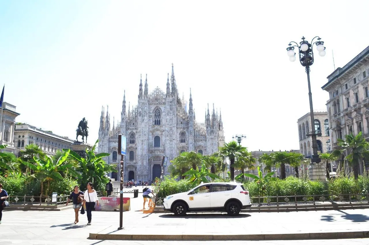 Rooms Milano Duomo Włochy